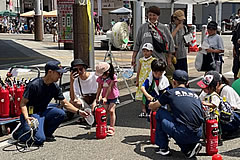 「長岡市消防本部消火器体験」の画像