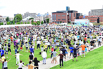 「ラジオ体操が全国に生中継」の画像