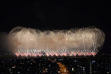 「復興祈願花火フェニックス」の画像