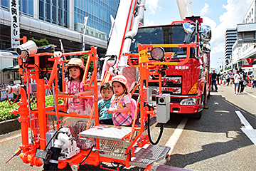 「消防本部の屈折車」の画像