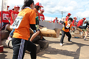 「「全日本丸太早切選手権大会」」の画像