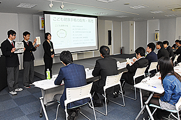 「実演を交えて発表しました」の画像