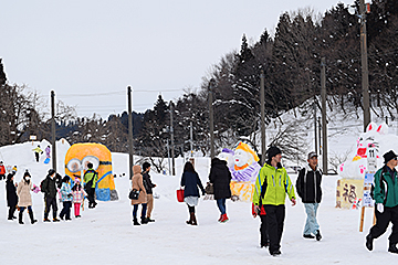 「色とりどりの雪像」の画像