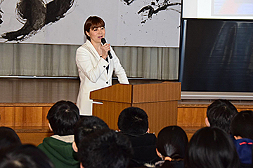 「中村真衣さんが母校・宮内小学校で講演」の画像