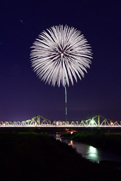 「花火「慰霊と平和への祈り」を打ち上げ」の画像