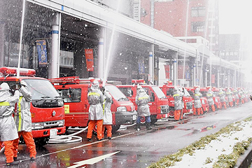 「一斉放水と分列行進」の画像1