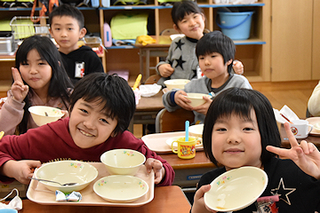 「完食したお皿を次々に見せてくれました」の画像2