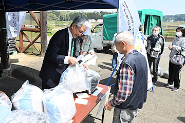 「「寿メタンバイオ肥料」の配布」の画像