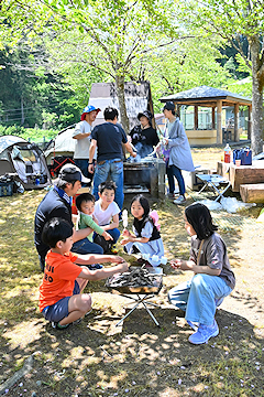 「家族連れやソロキャンパーなどでにぎわいました」の画像5