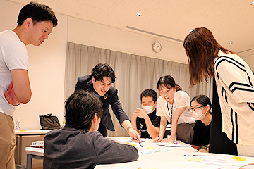 「中高生と社会人の交流会を開催」の画像1