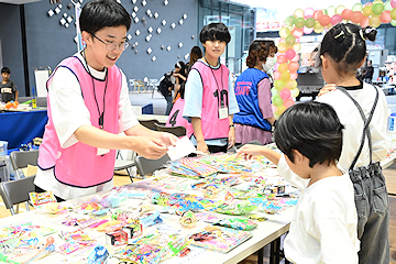 「イベント運営を支える学生たち」の画像3