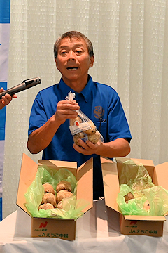 「大口れんこん生産組合長・髙橋秀信さん」の画像