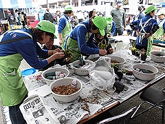 「コケ玉づくり」の画像