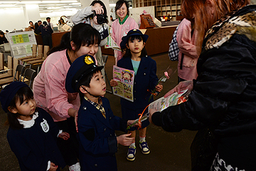 「交通安全を呼び掛けました」の画像