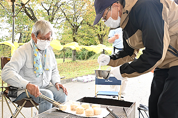 「町内会による炊き出しの訓練」の画像