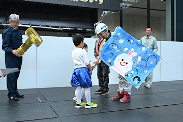 「山本保育園の園児からの激励」の画像2