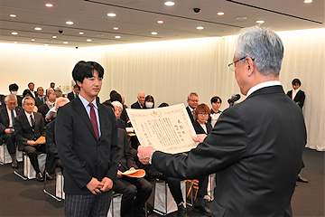 「長岡市表彰式をアオーレ長岡で開催」の画像