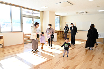 「在園児や保護者、地域住民に向けて内覧会」の画像1